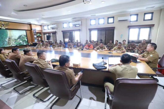 
 Sekda Malinau Pimpin Rapat Persiapan Peringatan Hari Otonomi Desa