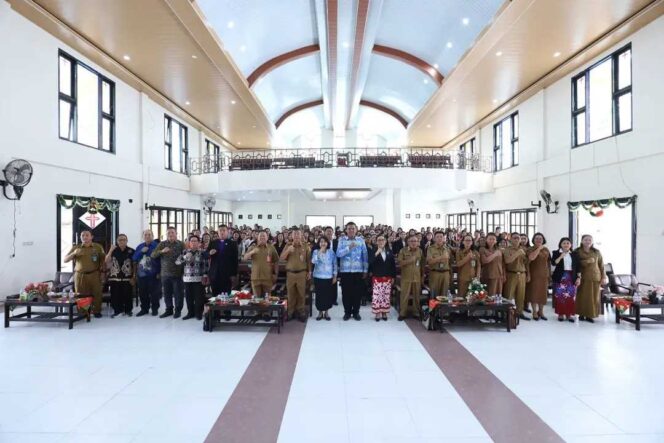 
 Sekda Malinau Tekankan Peran Guru sebagai Saluran Berkat Keluarga