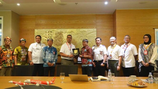 
 Tingkatkan Konektivitas, Pemprov Dorong AirAsia Buka Rute Penerbangan Tarakan-Tawau