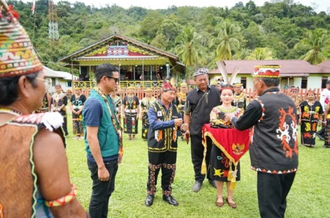 
 Bupati Menaklukkan Arus Jeram, Membawa Harapan untuk Masyarakat Hulu