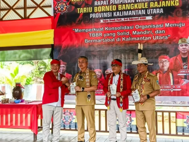 
 Hadir dalam Rapimwil DWP TBBR Kaltara, Bupati Wempi: Kolaborasi Ormas Adat Dayak dan Ormas Masyarakat Menjadi Kunci Pembangunan Kaltara Kedepan