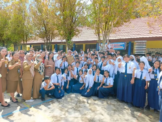 
 Pastikan Terlaksananya Program Wajib Belajar Malinau Maju, Bupati Wempi Meninjau Beberapa Sekolah di Malinau Kota