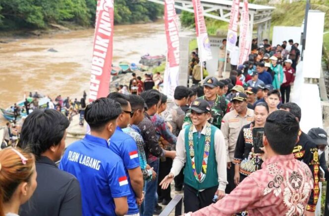 
 Terjang Jeram dan Hutan Perbatasan, Bupati Nunukan Kunker Ke PLBN Labang
