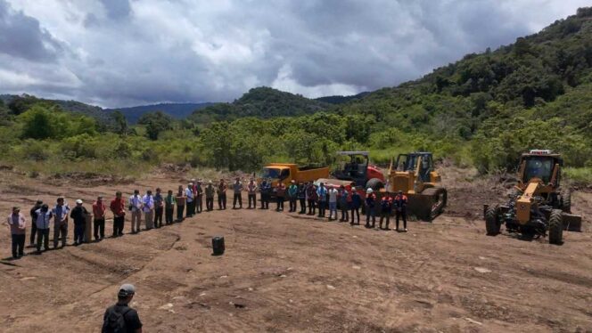 
 Alat Berat Program Bupati Malinau Turun, Lahan Bandara Bahau Hulu Kembali Dikerjakan