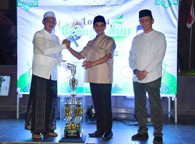 
 Lomba Bedug Sahur Berlangsung Meriah, Masyarakat Padati Sepanjang Rute Perjalanan