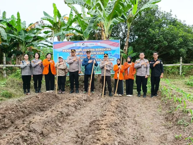 
 Turut Dukung Program Swasembada Pangan Nasional, Bupati Wempi Hadir pada Penanaman Jagung Serentak