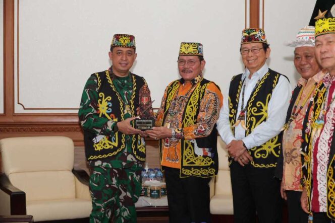 
 Wagub Audiensi dengan Pangdam Mulawarman, Bahas Generasi Dayak Kenyah Masuk TNI
