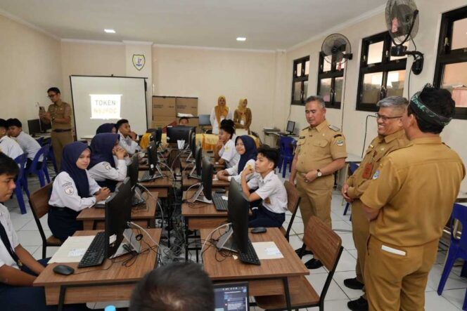 
 Pantau TKA di SMPN 7 Tarakan, Wali Kota: Tes Kompetensi Akademik Tolok Ukur Efektivitas Kurikulum Daerah