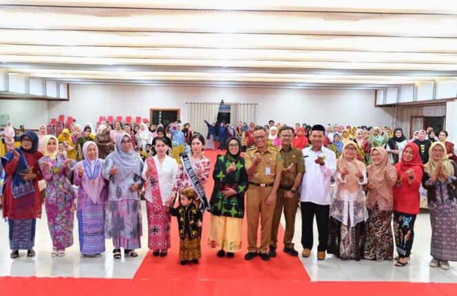 
 Peringati Hari Kartini, Pj Sekda Nunukan Resmi Buka Lomba Kebaya Ibu dan Anak