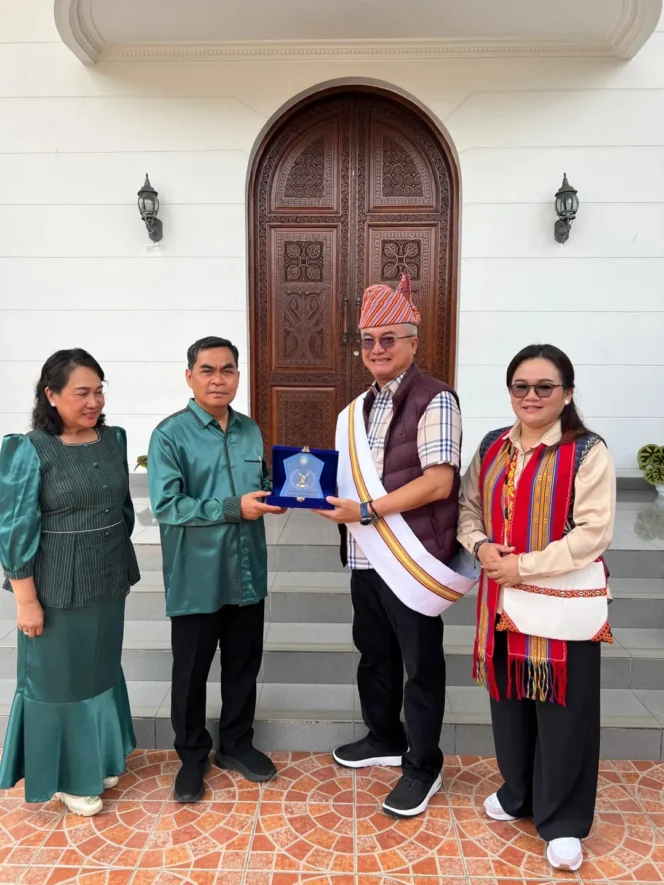 
 Suasana Kekeluargaan Warnai Kunjungan Bupati Malinau keTana Toraja