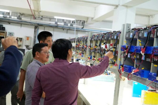 
 Wagub Tinjau Pabrik Energi Surya, Upaya Terangi Desa Perbatasan