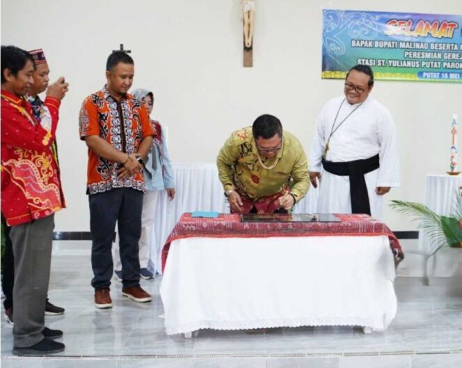 
 Gereja Katolik Stasi Santo Yulianus Desa Putat Diresmikan, Asisten II Harapkan Umat Semakin Bertumbuh dalam Iman