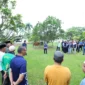 Bupati Wempi Serahkan Hewan Kurban Untuk Petugas Outsoucing di Lingkungan Pemda Malinau