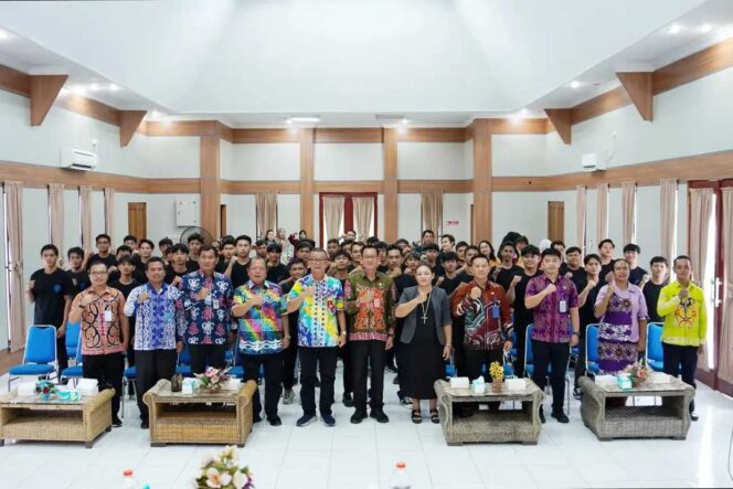 
 Francis Melepas Peserta Pelatihan Berdasarkan Unit Kopetensi Bertempat di Aula Gedung PKK
