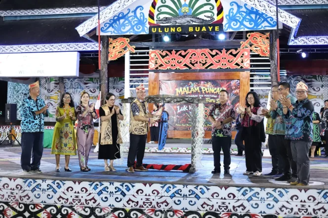
 Malam Puncak HUT ke-68 Desa Wisata Pulau Sapi, Bupati Wempi: Dewi Pulsa Bukti Kemajuan dan Kemandirian Masyarakat yang Patut di Contoh