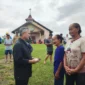 Menyapa Warga di Tengah Banjir, Bupati Wempi Pastikan Keselamatan Warga Jadi Prioritas Utama