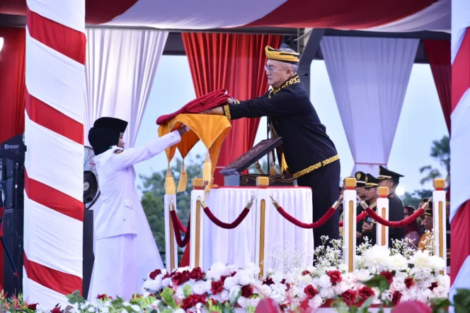
 Bupati Malinau Jadi Inspektur Upacara Penurunan Bendera HUT Ke-81 RI