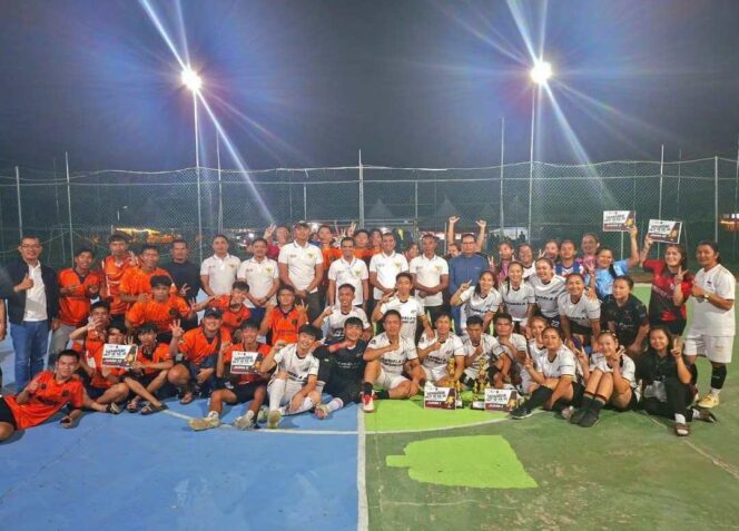 
 Dingin Malam Tak Padamkan Semangat: Bupati Nunukan Saksikan Final Futsal Krayan