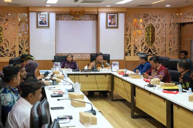 
 Gubernur Terima Aspirasi 10 Desa Terkait Persoalan MHA Desa Tujung