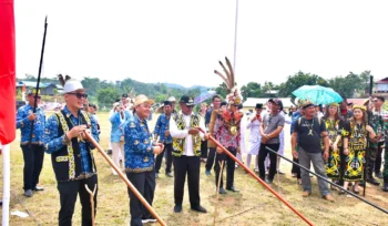 Lomba Menyumpit Meriahkan Peringatan HUT Ke-81 Kemerdekaan RI di Wilayah Perbatasan Negara