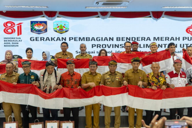 
 Pemprov Bagikan Bendera Merah Putih, Ajak Masyarakat Semarakkan HUT RI ke-81