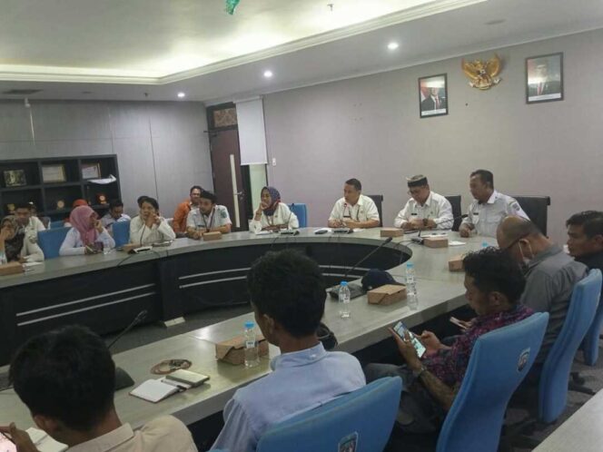 
 Pemprov Bantu Pelaku Usaha Galian C Penuhi Syarat Perizinan