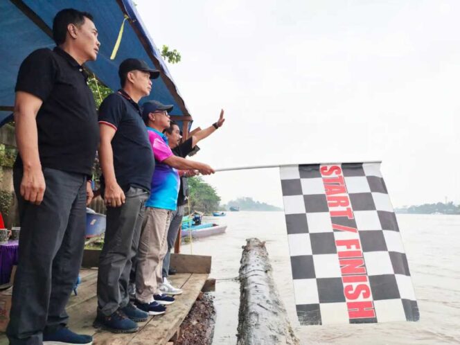 
 Adu Kecepatan di Final Balap Ketinting, Kamran Daik Dorong Olahraga Balap Perahu Jadi Hiburan Rakyat yang Tetap Lestari