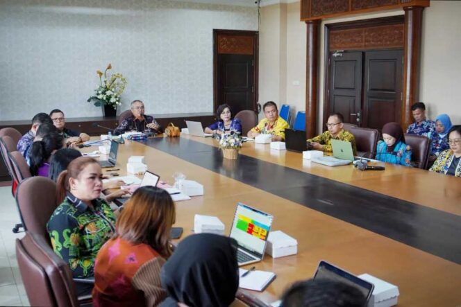 
 Bupati Wempi Buka Ruang Dialog, Keluhan Nakes di Pelosok Desa Malinau Jadi Perhatian
