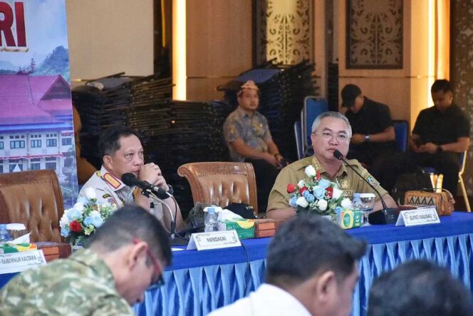 
 Bupati Wempi Sambut Kedatangan Mendagri Tito Karnavian di Malinau dan Suarakan Harapan Perbatasan