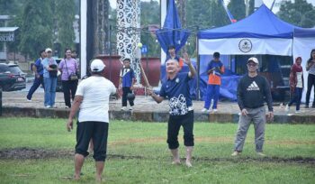 Bupati dan Wakil Bupati Malinau Kompak Ikuti serta Memeriahkan Perlombaan Tradisional Bola Kasti
