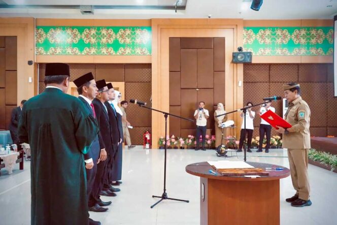 
 Gubernur Lantik Lima Dewan Pengawas RSUD dr. H. Jusuf SK