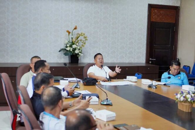 
 Menuju Irau Ke-12 dan HUT Ke-27 Kabupaten Malinau, Sekda Ernes Pimpin Rapat Finalisasi Perkuat Koordinasi dan Kesiapan Lintas OPD