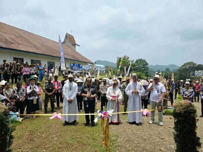 
 Sekda Malinau Resmikan Gereja Katolik Paroki Santo Lukas Long Ampung Apau Kayan